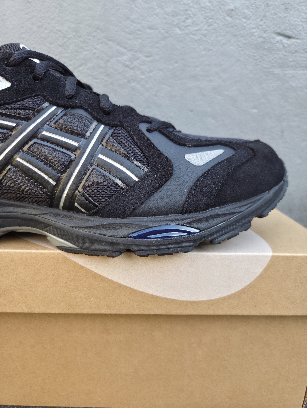 ASICS GEL-K1011 Sneakers Mens 10.5 Black Silver Running Shoes NEW - Picture 7 of 10